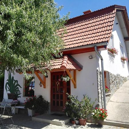 Agávé Apartman Sárvár Esterno foto