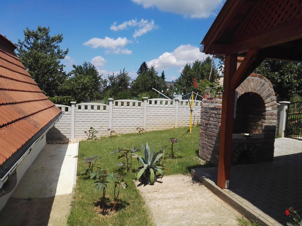 Agávé Apartman Sárvár Esterno foto